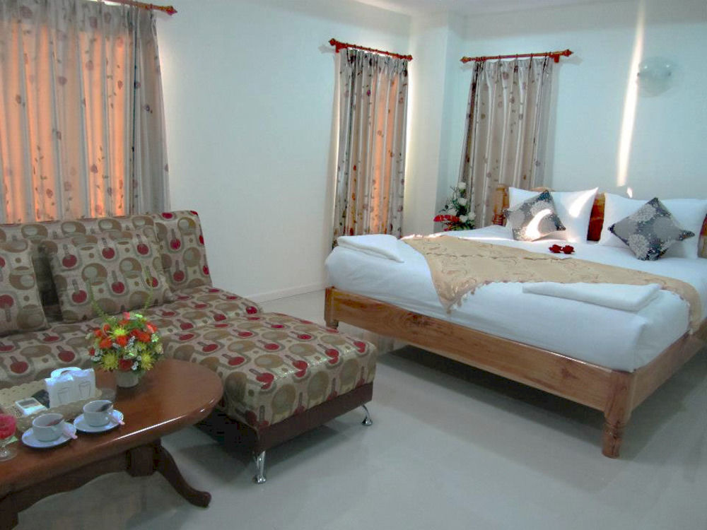Ruan Rim Nam Hotel Roi Et Exterior photo