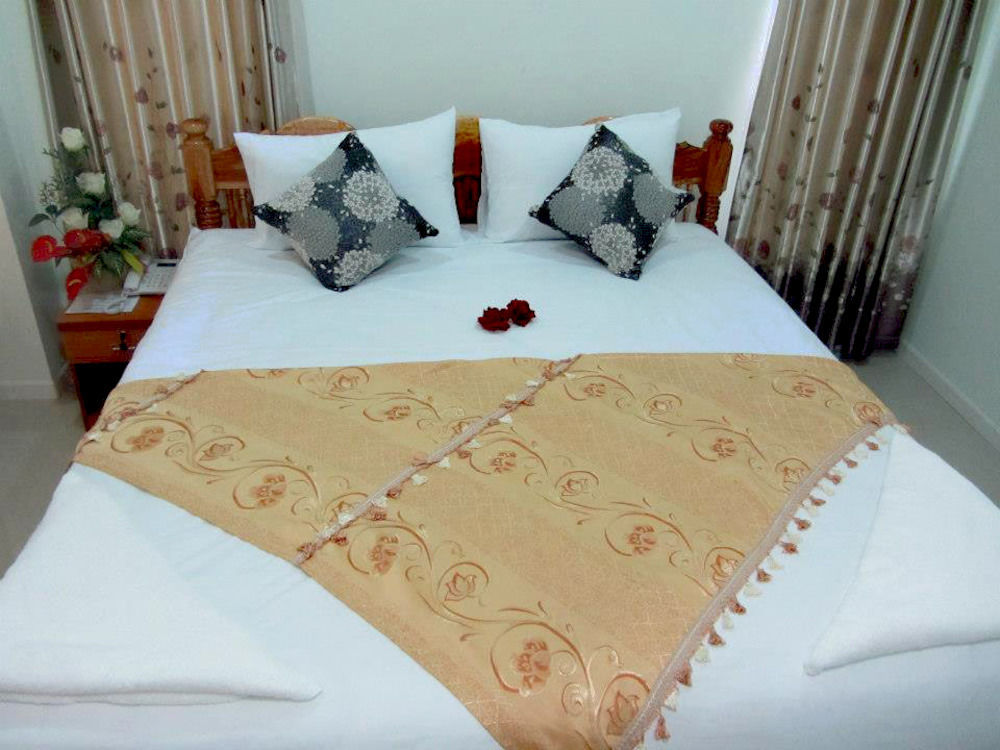 Ruan Rim Nam Hotel Roi Et Exterior photo