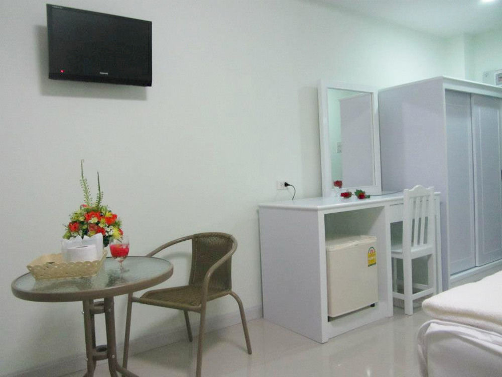 Ruan Rim Nam Hotel Roi Et Exterior photo