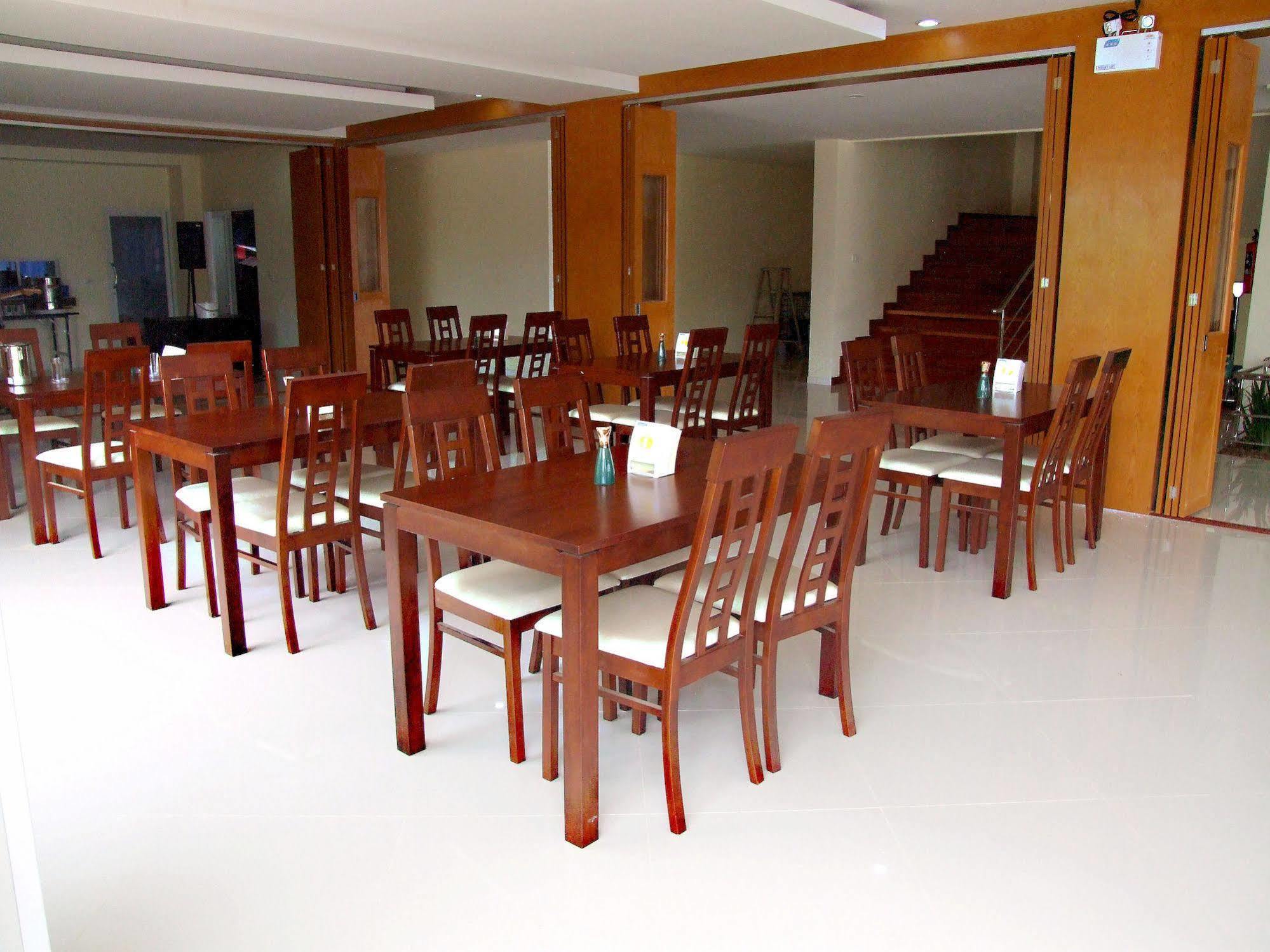 Ruan Rim Nam Hotel Roi Et Exterior photo