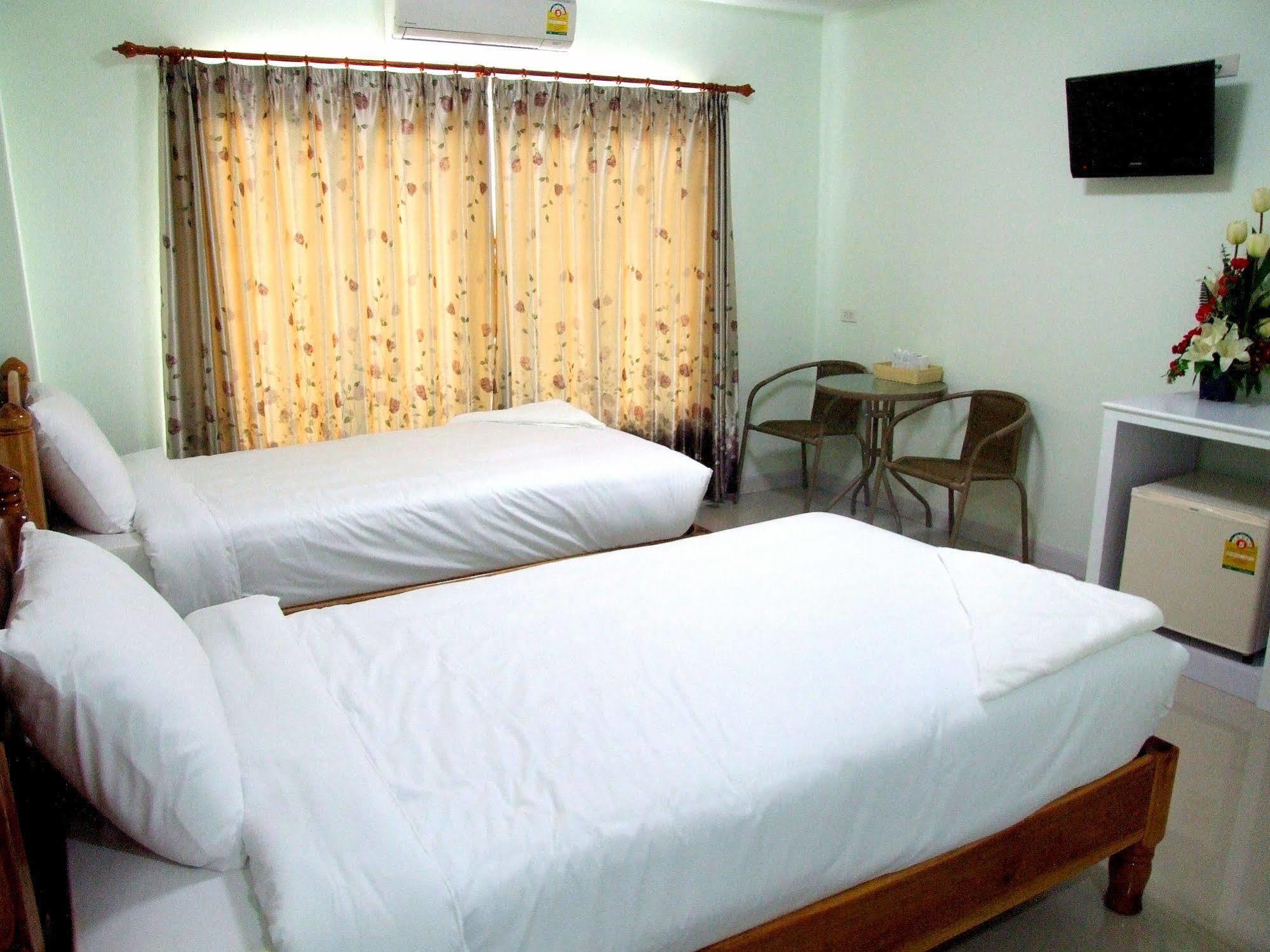 Ruan Rim Nam Hotel Roi Et Exterior photo