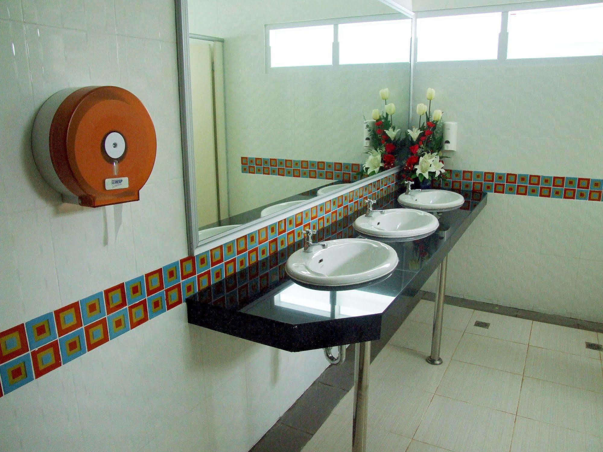 Ruan Rim Nam Hotel Roi Et Exterior photo