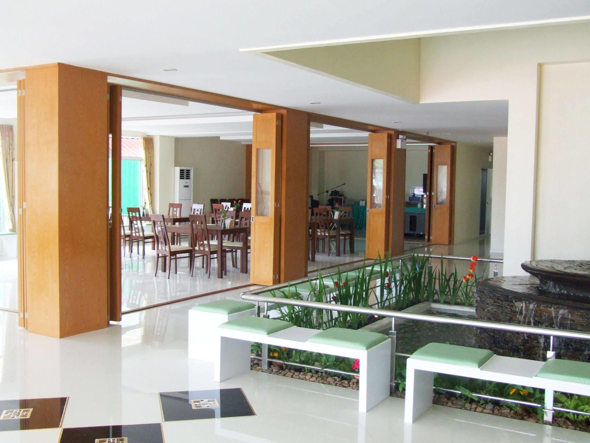 Ruan Rim Nam Hotel Roi Et Exterior photo