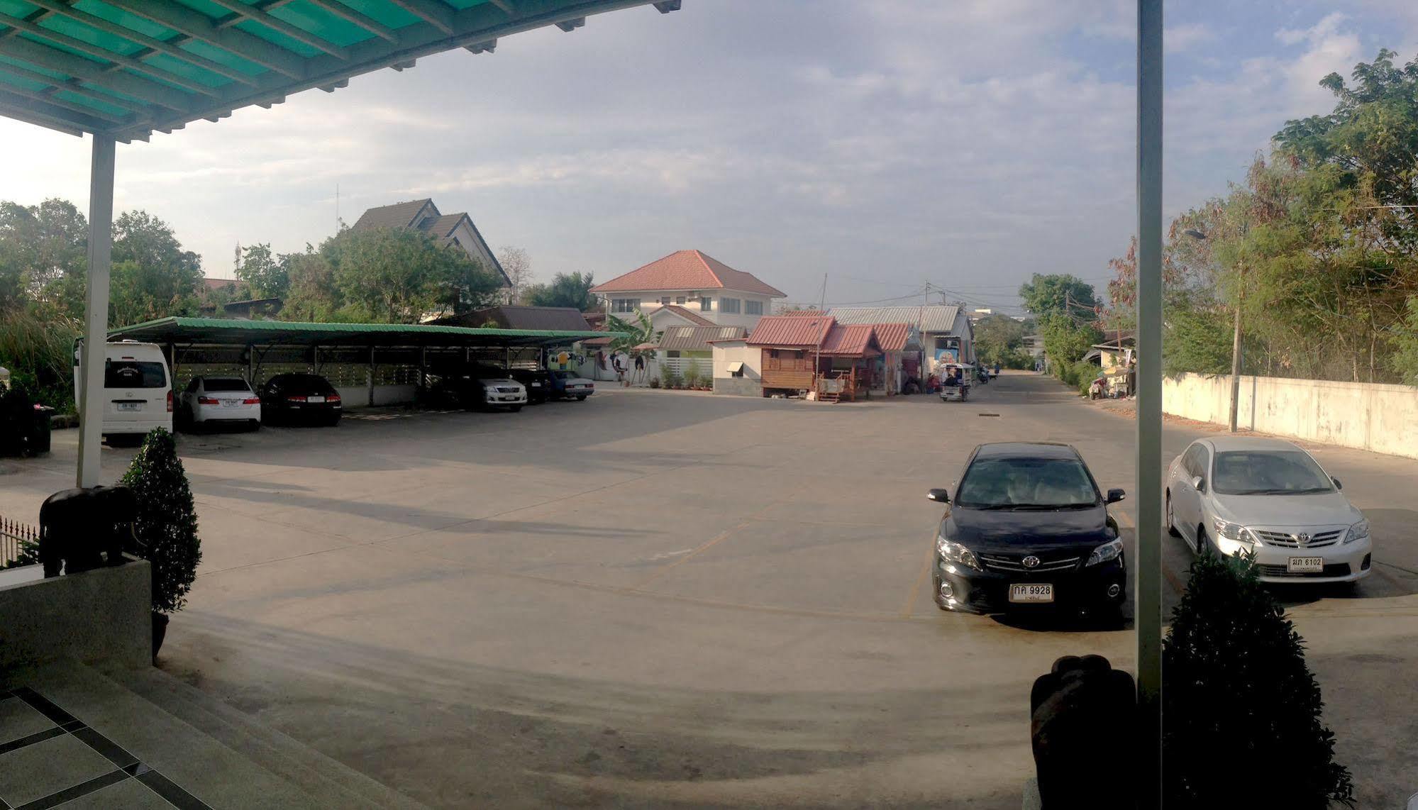 Ruan Rim Nam Hotel Roi Et Exterior photo